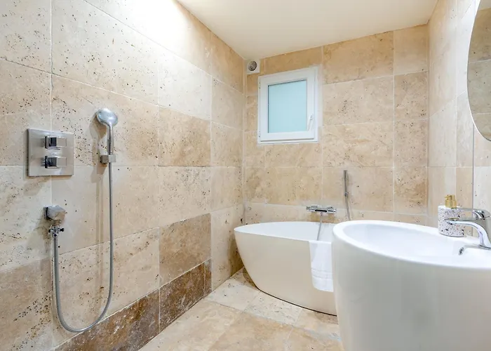 Unique - Area * Paris