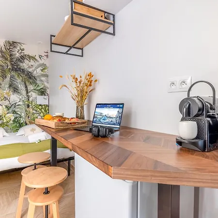 Unique - Area Παρίσι