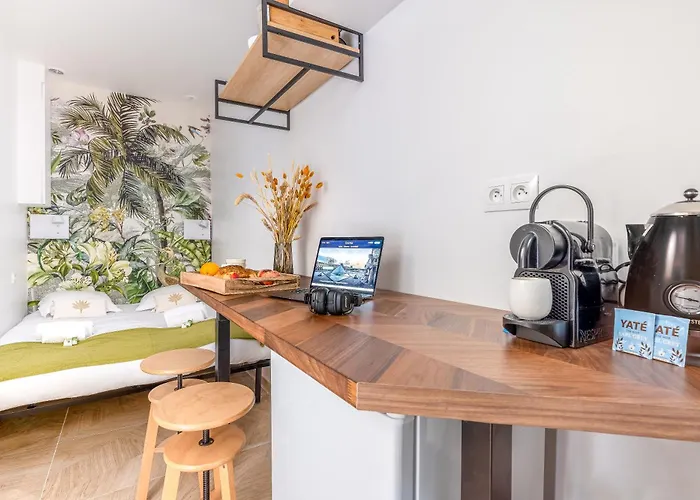 Unique - Area باريس