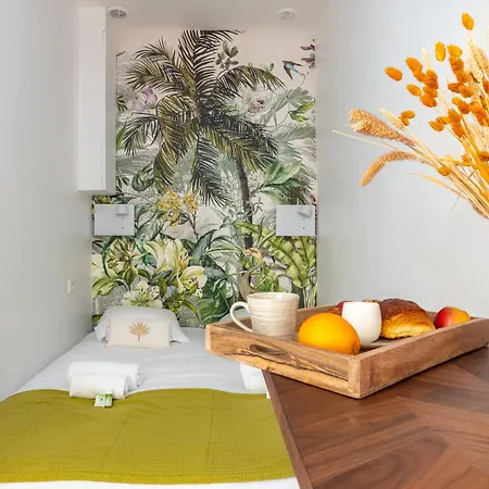 Unique - Area Παρίσι